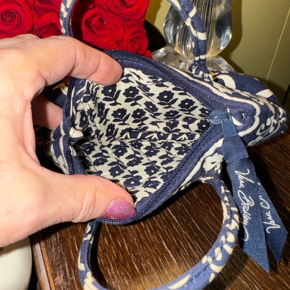 2 for $10 Vera Bradley twirly bird navy and white mini purse RETIRED - Picture 4 of 4